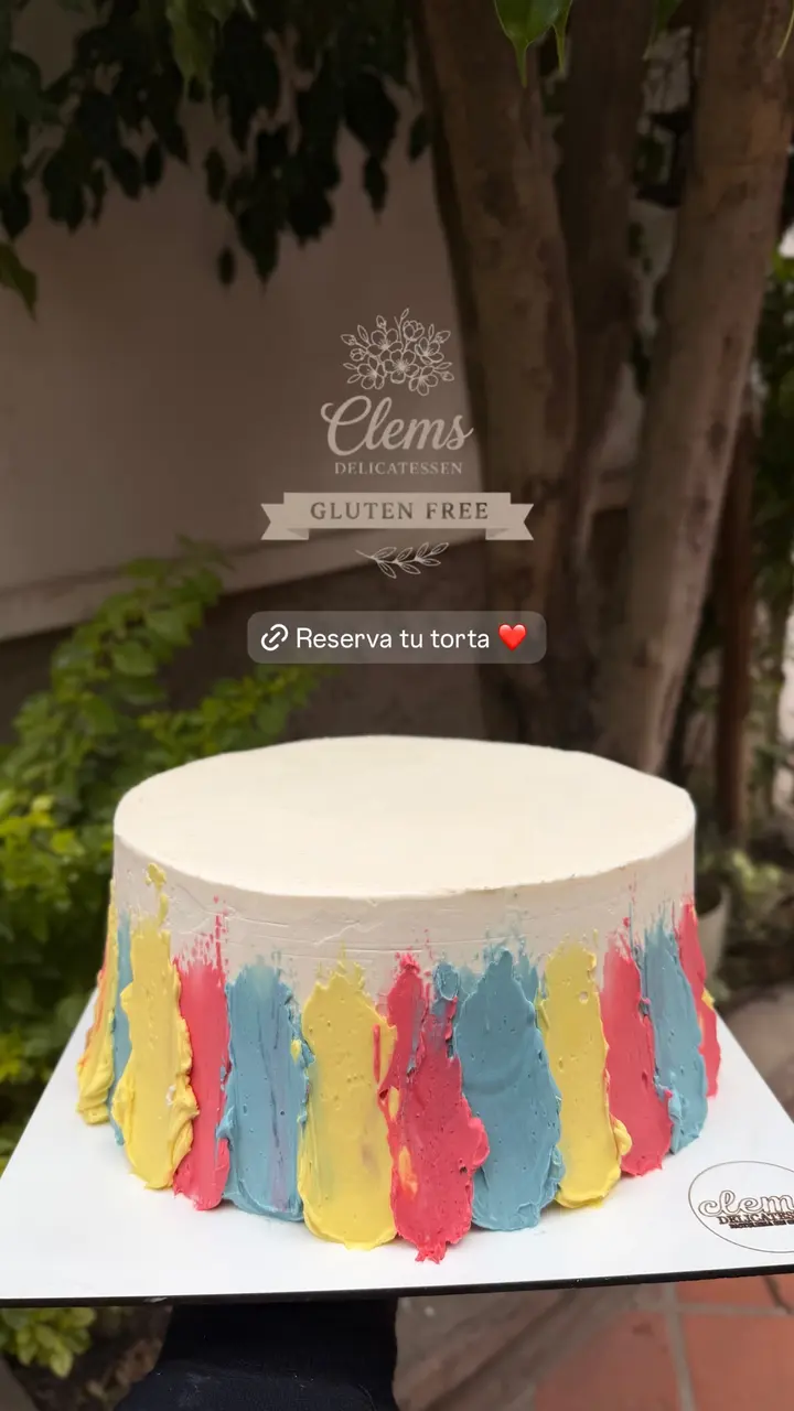 Historia de Instagram: torta de cumpleaños con sticker de reserva